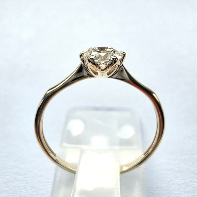 Złoty pierścionek zaręczynowy próba 585 z diamentem 0,50 ct – widok tyłu oprawy – ABGOLD Baczyński