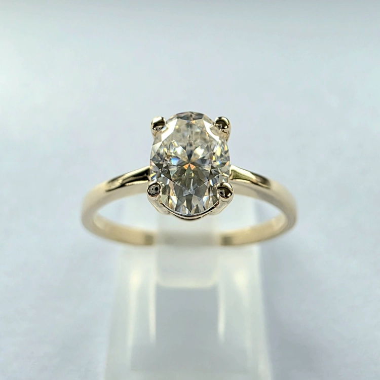 Pierścionek z naturalnym diamentem owalnym 0,70 ct VVS H złoto 585 – widok frontalny – ABGOLD Baczyński