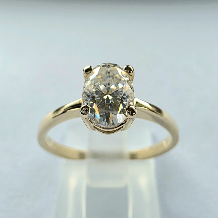 Pierścionek z diamentem naturalnym owalnym 0,70 ct VVS H – widok z góry – ABGOLD Baczyński