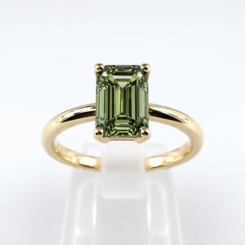 Pierścionek z zielonym diamentem szlif szmaragdowy złoto 585 – widok frontalny – ABGOLD Baczyński