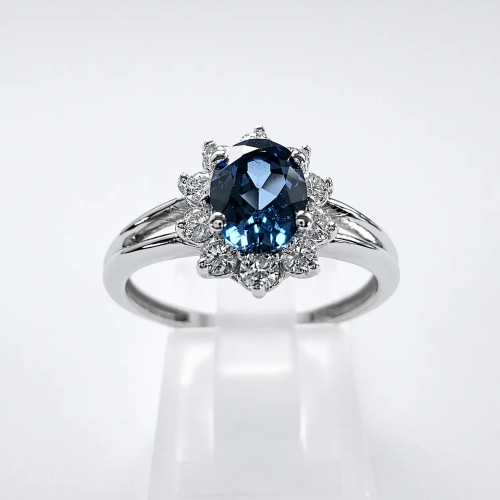 Pierścionek białe złoto markiza z diamentami i szafirem – Widok frontalny – ABGOLD Baczyński