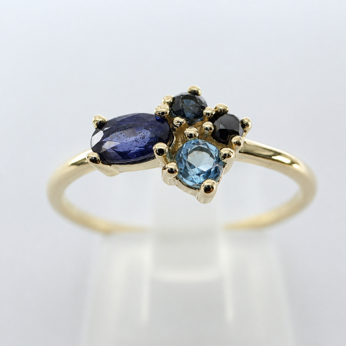 COLORE Złoty pierścionek z topazami i szafirami – widok frontalny – ABGOLD Baczyński