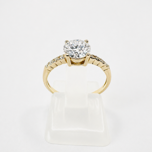 Złoty pierścionek zaręczynowy z moissanit 1,0 ct VVS1 D – Widok frontalny – ABGOLD Baczyński