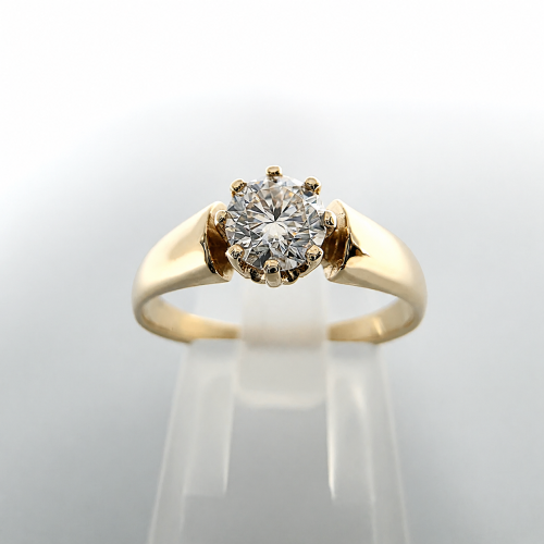 Pierścionek zaręczynowy z żółtego złota próba 585 z moissanitem 0,50 ct – widok z przodu – ABGOLD Baczyński