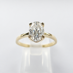 Pierścionek z naturalnym diamentem owalnym 0,70 ct VVS H złoto 585 – widok frontalny – ABGOLD Baczyński