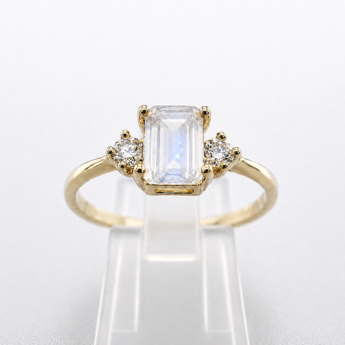 Złoty pierścionek z kamieniem księżycowym i diamentami – widok frontalny – ABGOLD Baczyński