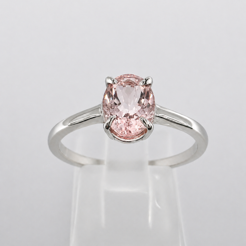 Pierścionek z morganitem szlif owalny białe złoto 585 – widok frontalny – ABGOLD Baczyński