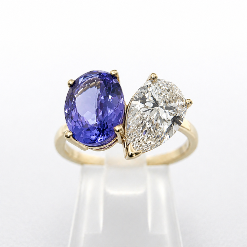 Złoty pierścionek z diamentem Pearl i tanzanitem owal – widok frontalny – ABGOLD Baczyński