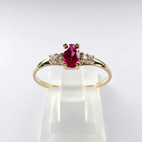 Pierścionek rubin diamenty 585 – widok z przodu – ABGOLD Baczyński