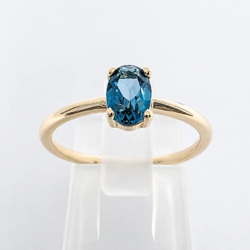 Złoty pierścionek próba 585 z topazem London – widok z przodu – ABGOLD Baczyński