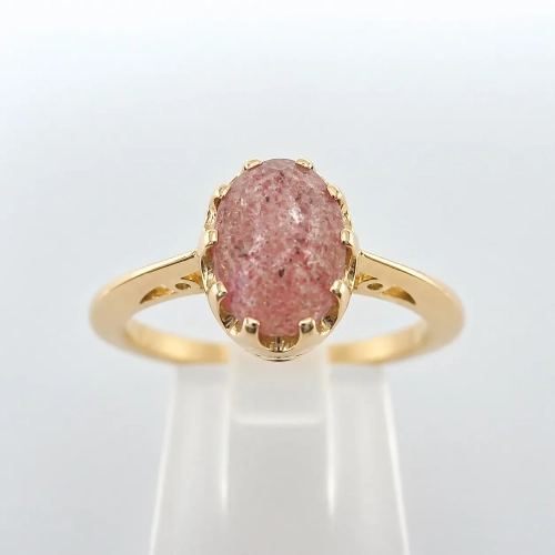 Złoty pierścionek Vintage z kwarcem truskawkowym – widok frontalny – ABGOLD Baczyński