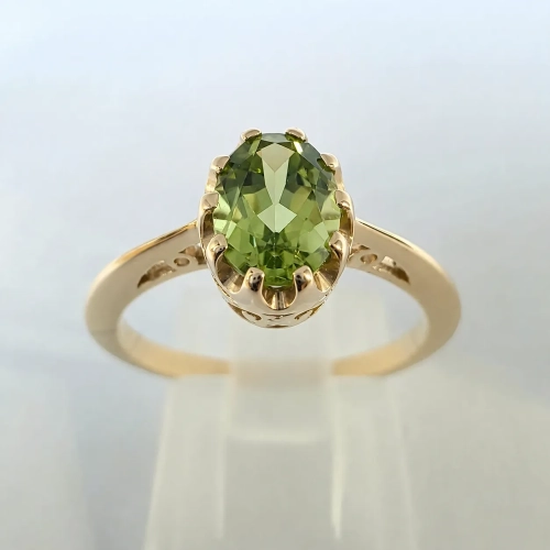 Pierścionek Vintage art deco z oliwinem złoto 585 – widok frontalny (inne ujęcie) – ABGOLD Baczyński