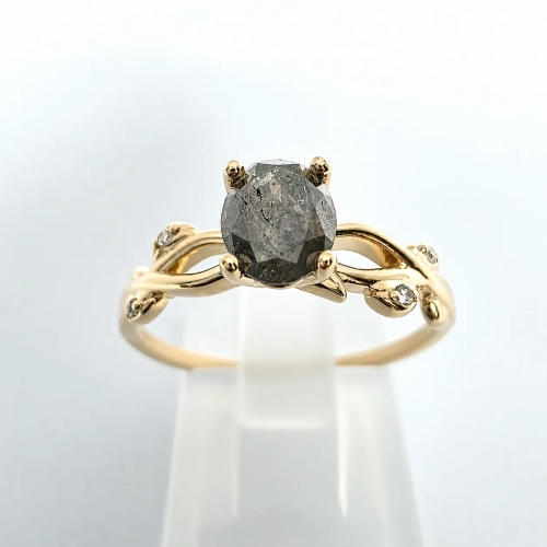 Pierścionek z naturalnym diamentem Pierz i Sól 0,65 ct – widok frontalny – ABGOLD Baczyński