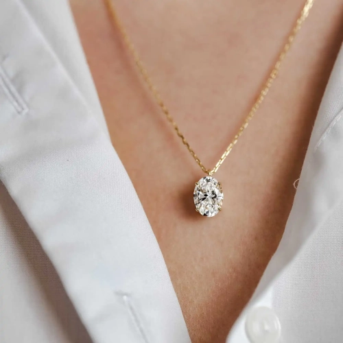 Złoty naszyjnik 585 z owalnym diamentem 3,00 ct – prezentacja na szyi – ABGOLD Baczyński