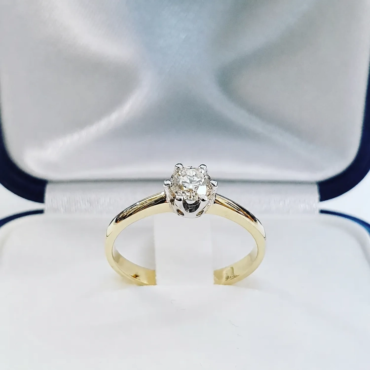 Pierścionek zaręczynowy z diamentem – widok z przodu – ABGOLD Baczyński