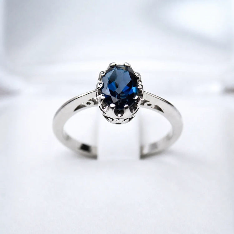 Pierścionek vintage z topazem London Blue – widok z przodu – ABGOLD Baczyński
