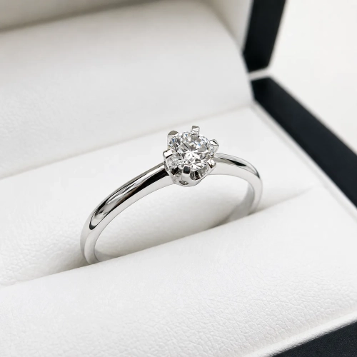 Pierścionek zaręczynowy z żółtego złota próba 585 z moissanitem 0,25 ct – widok z przodu – ABGOLD Baczyński