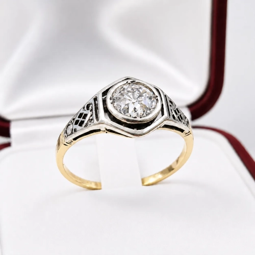 Złoty pierścionek vintage próba 585 z diamentami – ujęcie pod kątem – ABGOLD Baczyński