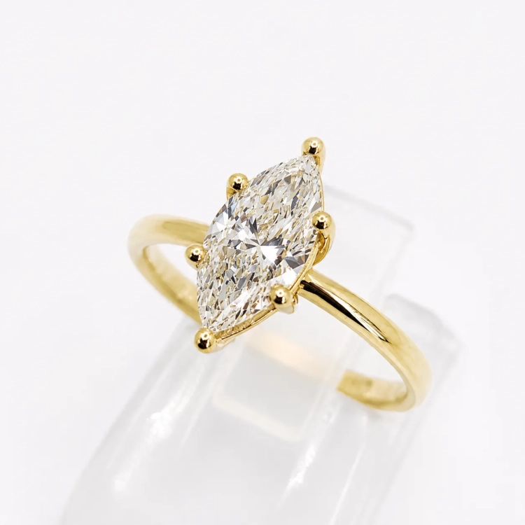 Pierścionek z diementem Marquise Lab-Grow 1,0 ct złoto 585 (14K) – ujęcie boczne – ABGOLD Baczyński