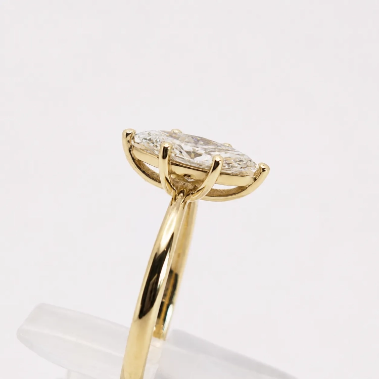 Pierścionek z diementem Marquise Lab-Grow 1,0 ct złoto 585 (14K) – widok od boku – ABGOLD Baczyński