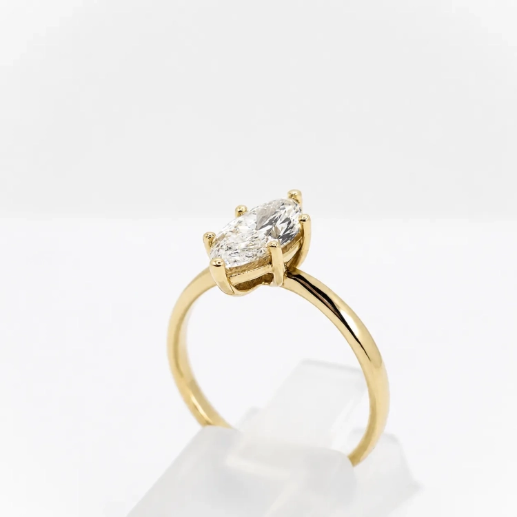 Pierścionek z diementem Marquise Lab-Grow ok. 1,5 ct złoto 585 (14K) – widok z profilu – ABGOLD Baczyński