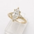 Pierścionek moissanit Marquise 1,0 ct – ujęcie pod kątem – ABGOLD Baczyński
