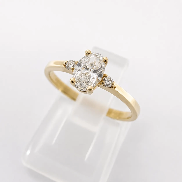 Pierścionek z brylantami lab-grown 0,45 ct – złoto 585 – widok boczny – ABGOLD Baczyński