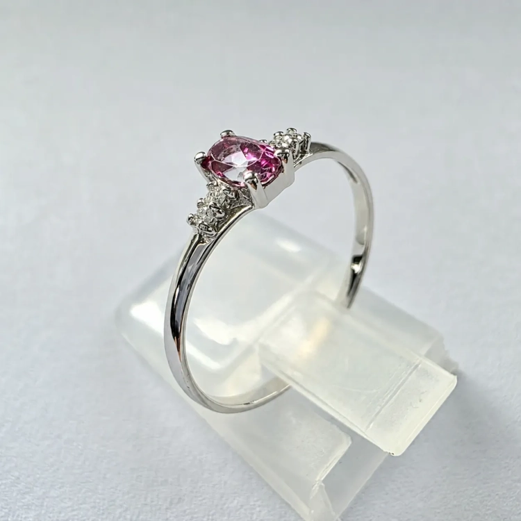 Pierścionek zaręczynowy z diamentami i różowym topazem – detal oprawy – ABGOLD Baczyński