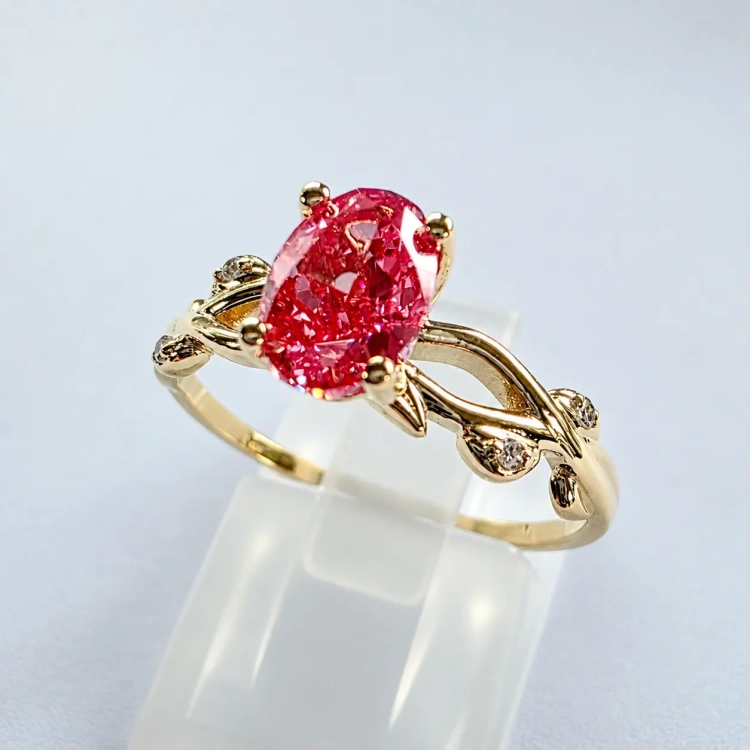 Złoty pierścionek z diamentem fancy vivid pink – profil pierścionka – ABGOLD Baczyński
