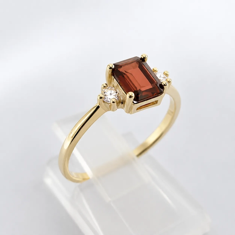 Złoty pierścionek z diamentami i granatem emerald – profil pierścionka – ABGOLD Baczyński