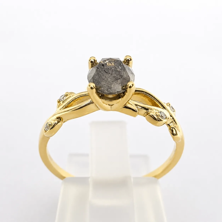 Pierścionek z naturalnym diamentem Pierz i Sól 0,65 ct – detal oprawy – ABGOLD Baczyński