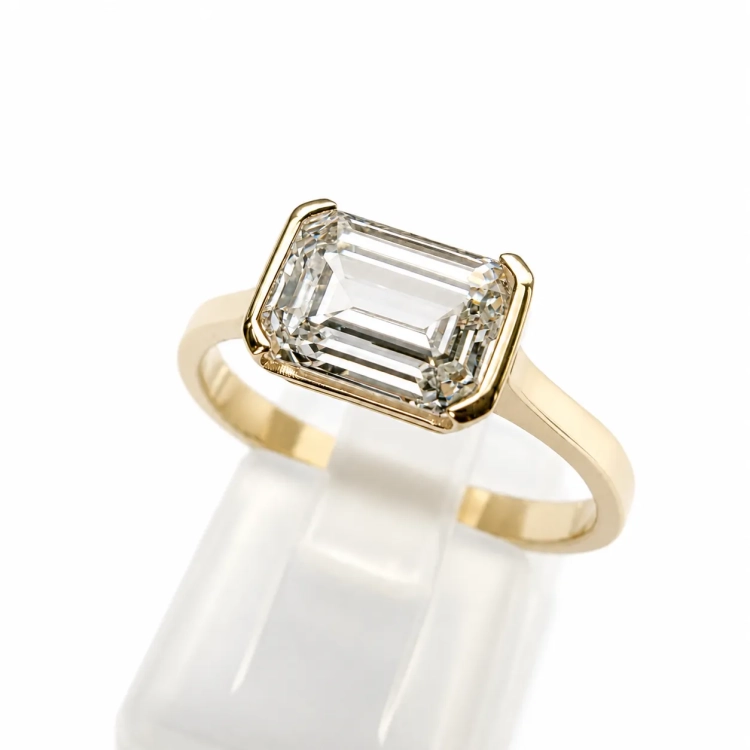 Złoty pierścionek Lab Grown Emerald 1.0ct – detal boczny oprawy – ABGOLD Baczyński