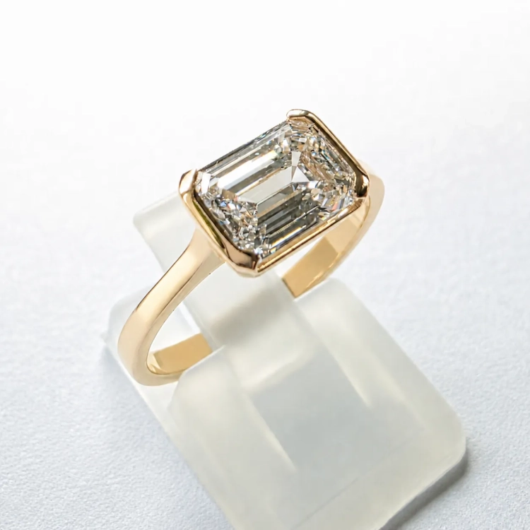 Złoty pierścionek Lab Grown Emerald 1.0ct – detal oprawy – ABGOLD Baczyński