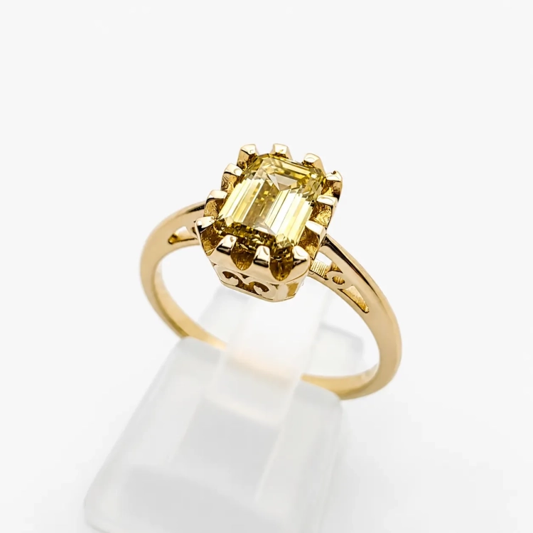 Pierścionek Vintage art deco Diament Yellow – ujęcie pod kątem – ABGOLD Baczyński
