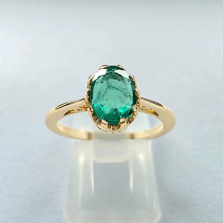 Pierścionek vintage ze szmaragdem Zambia owalnym – widok centralny – ABGOLD Baczyński