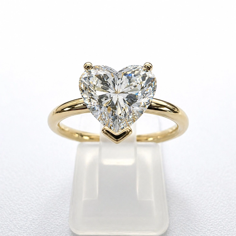 Zloty-pierscionek-z-diamentem-serce-2,0-ct--zloto-proba-585--widok-z-przodu--ABGOLD-Baczynski.webp