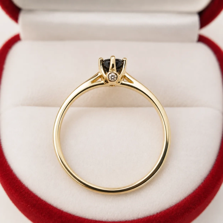 Pierścionek zaręczynowy z diamentami – widok od góry – ABGOLD Baczyński
