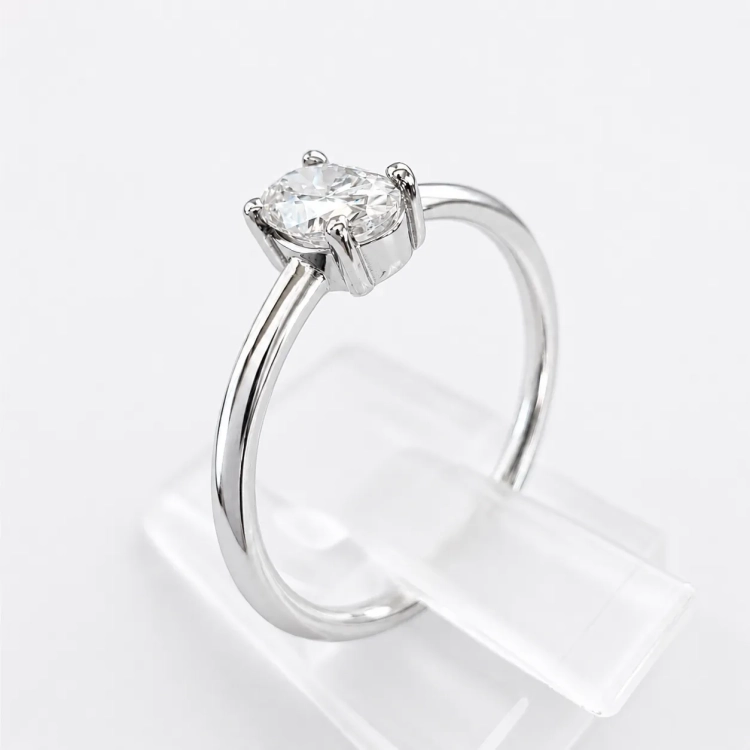 Pierścionek z białego złota próba 585 z diamentem 0,42 ct – ujęcie boczne – ABGOLD Baczyński