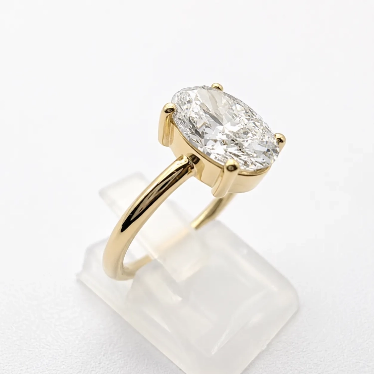 Złoty pierścionek z diamentem owalnym 3,0 ct – perspektywa pod kątem – złoto próba 585 – ABGOLD Baczyński