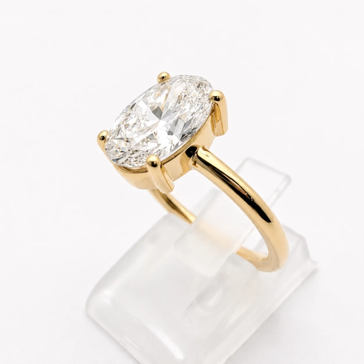 Złoty pierścionek z diamentem owalnym 3,0 ct – widok boczny – złoto 585 – ABGOLD Baczyński