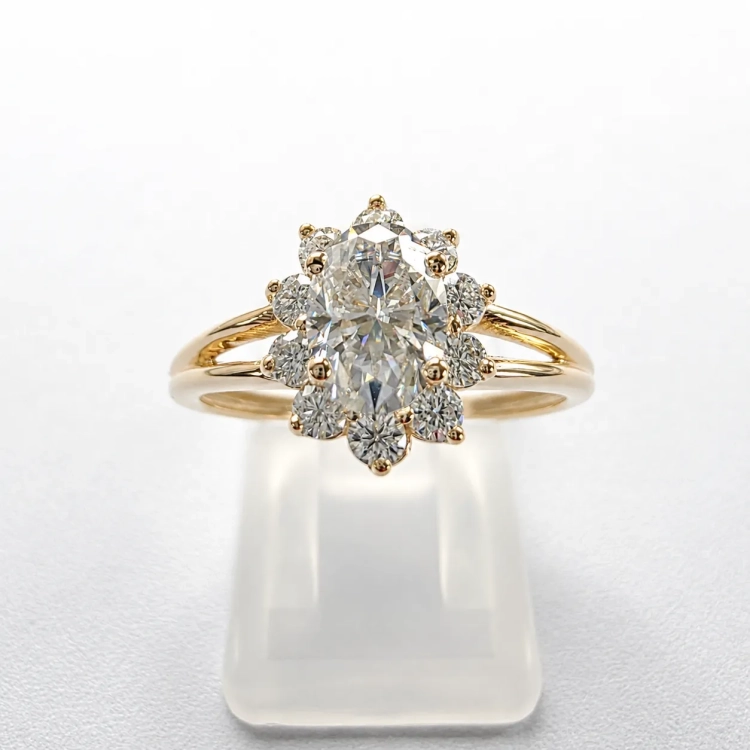 Pierścionek zaręczynowy z diamentami 1,0 ct – złoto próba 585 – perspektywa boczna – ABGOLD Baczyński