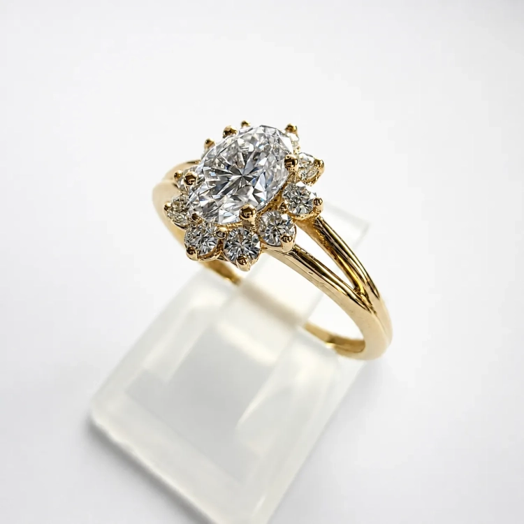Pierścionek zaręczynowy z diamentami 1,0 ct – złoto próba 585 – ujęcie pod kątem – ABGOLD Baczyński