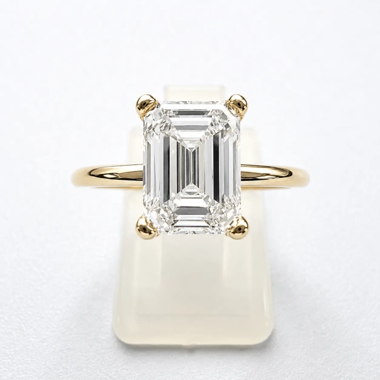 Złoty pierścionek próba 585 z diamentem laboratoryjnym ok. 1,80 ct – widok z góry – ABGOLD Baczyński