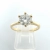 Pierścionek zaręczynowy z diamentem Lab-Grown 1,0 ct – złoto 585 – na ryglu jubilerskim (front) – ABGOLD Baczyński