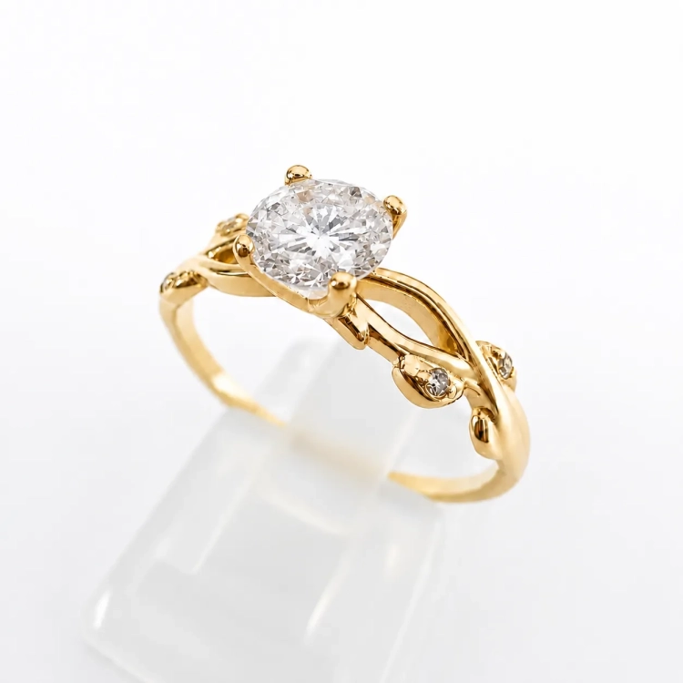 Pierścionek Vintage Retro z naturalnym diamentem – ujęcie pod kątem – ABGOLD Baczyński