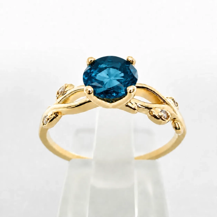 Pierścionek Vintage Retro z Topazem London Blue 0,50 ct złoto 585 – widok frontalny – ABGOLD Baczyński