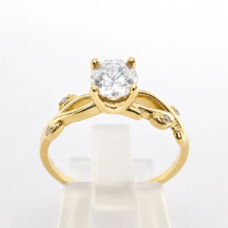Pierścionek z Moissanitem Owalnym 0,65 ct złoto 585 – widok frontalny – ABGOLD Baczyński