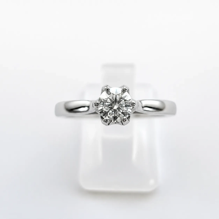 Pierścionek zaręczynowy z białego złota próba 585 z moissanitem 0,25 ct – widok z góry – ABGOLD Baczyński