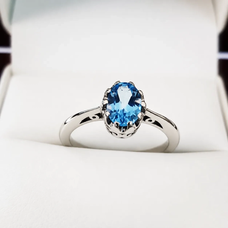Pierścionek vintage z topazem Blue – ujęcie boczne – ABGOLD Baczyński