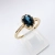 Pierścionek vintage z topazem London blue – ujęcie pod kątem – ABGOLD Baczyński